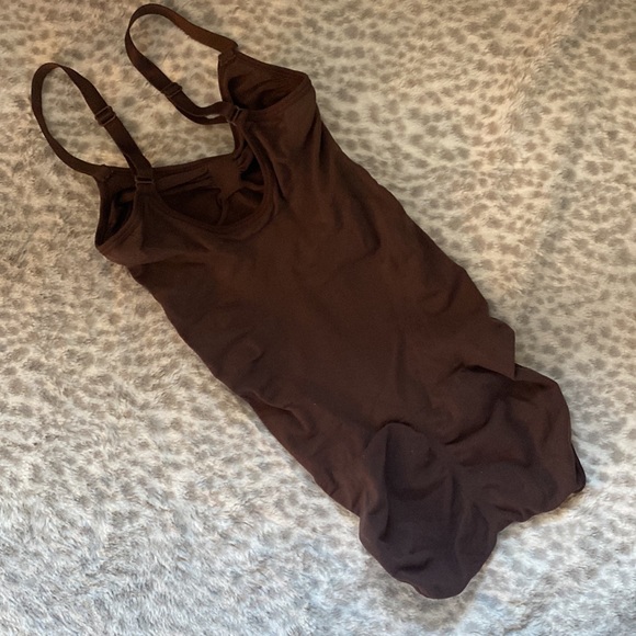 Skims Sculpting Bodysuit - Picture 6 of 8